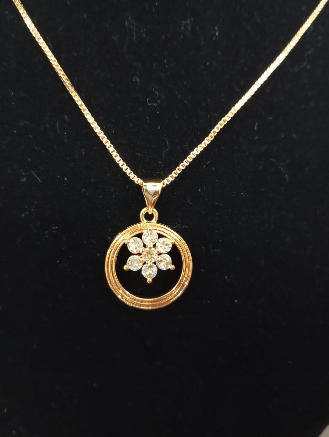 Flower Shaped Gold Plated Pandat