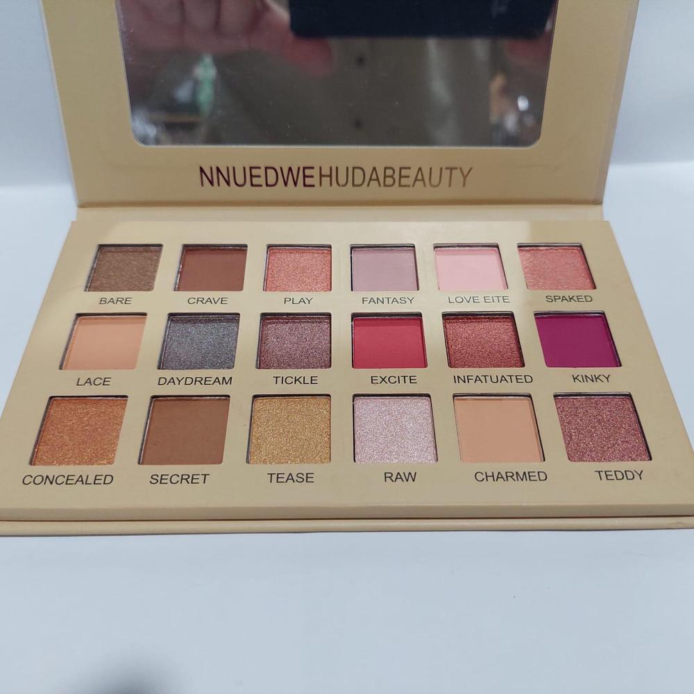 18 Shades Matte & Glitter Eyeshadow Palette